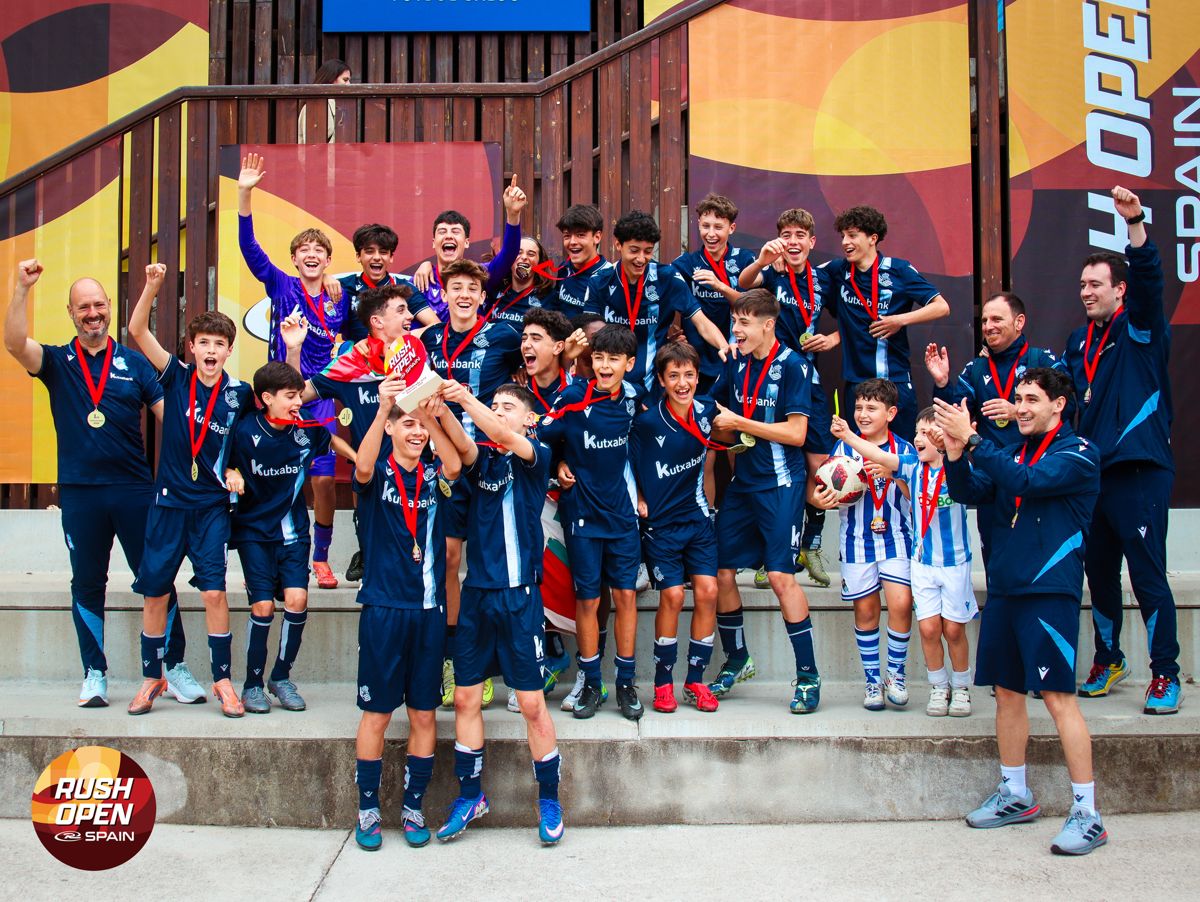 Teams celebrating at the Rush Open Spain tournament